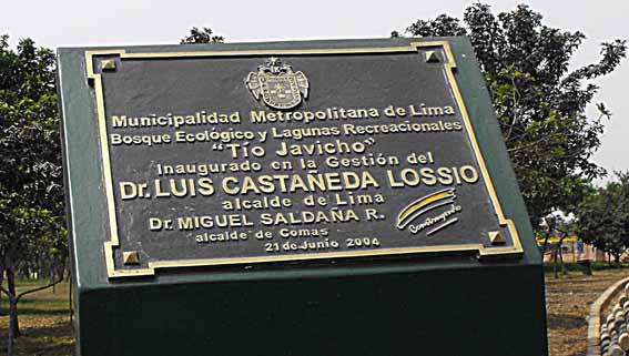 La placa del Alcalde Castañeda cuando se inauguró esta obra ecológica